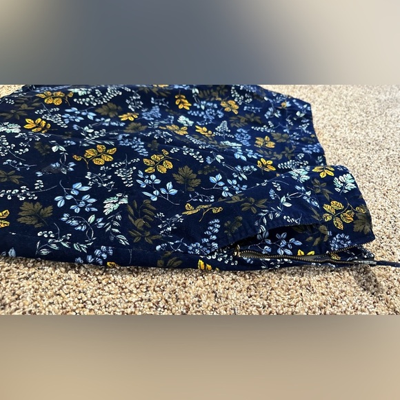 💛🌼 Talbots Women's Navy Blue Floral Print Corduroy A-Line Skirt - Size 14 💛🌼 - Picture 4 of 11